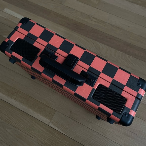 Crosley X UO OJ Checkered Bluetooth Record Player with Vinyls - Picture 3 of 5